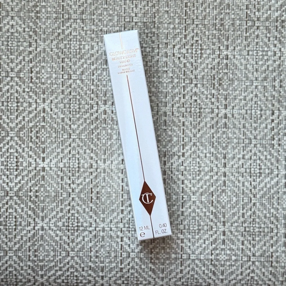 Charlotte Tilbury pearlescent pink